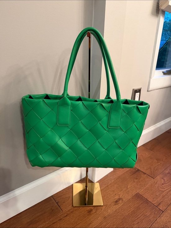 Bottega Veneta Handbags - Authentic Bottega Veneta Green Woven Leather Tote Bag